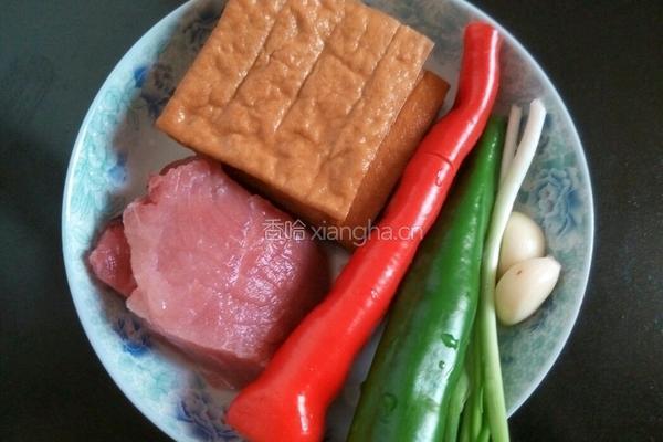 香干炒肉的做法图解1