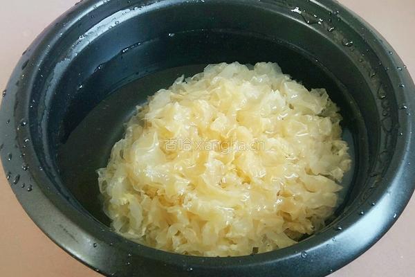 木瓜银耳排骨汤的做法图解2