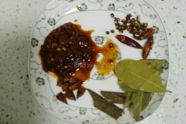 胡萝卜烧排骨的做法图解1