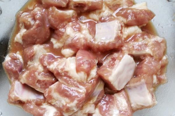 香辣酥排骨的做法图解1