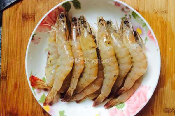蒜蓉虾的做法图解1