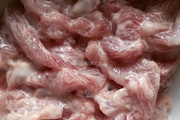蚝油海鲜菇炒猪肉里脊的做法图解2