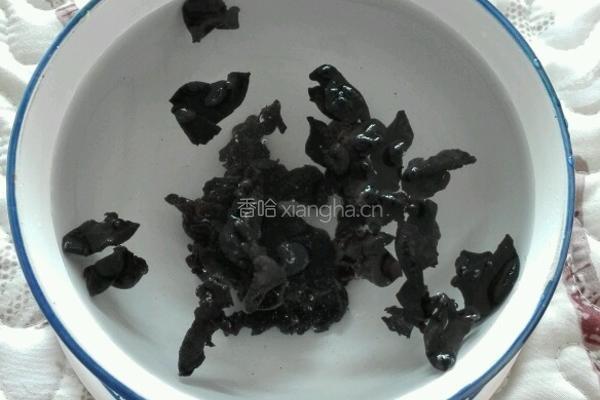 木耳洋葱炒鸡蛋的做法图解2