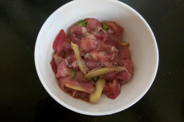 胡萝卜炒肉的做法图解2