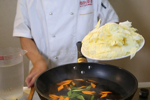 白菜猪肉炒木耳的做法图解6