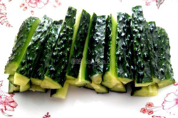 红烧黄瓜虾子的做法图解2
