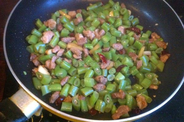 肉丁炒四季豆的做法图解8