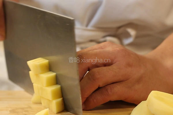 黑椒炒鸭丁的做法图解2