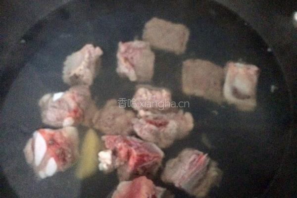 莲藕排骨汤的做法图解3