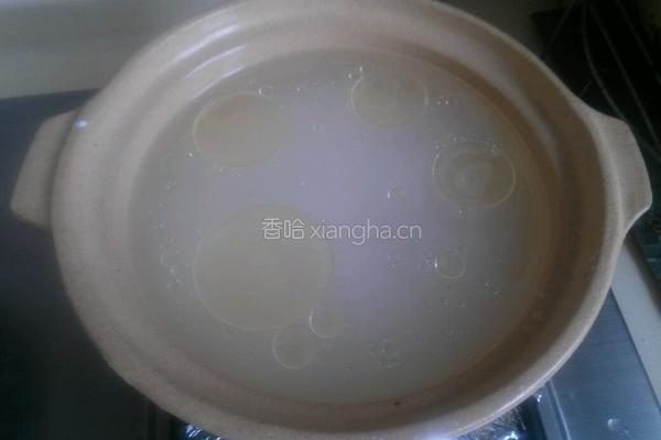 胡萝卜瘦肉煲仔饭的做法图解3