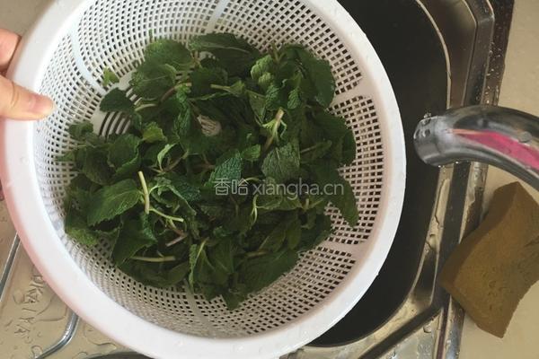 油炸排骨、薄荷的做法图解2