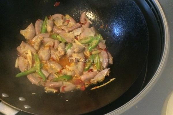 双椒炒粉肠的做法图解6