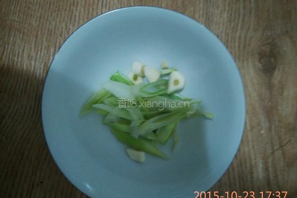辣白菜炒土豆片的做法图解3