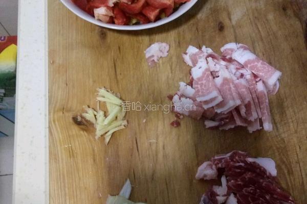 双椒肉片的做法图解1