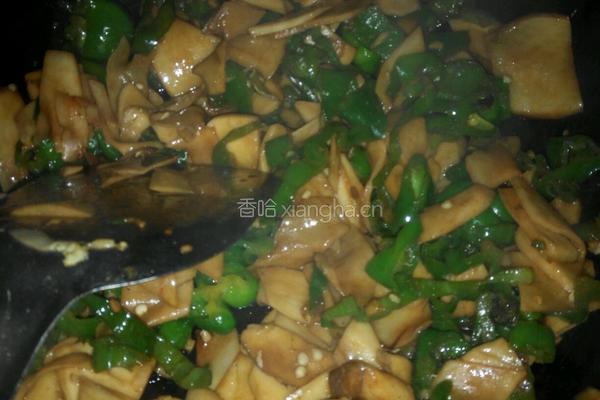 杏鲍菇炒青椒的做法图解5