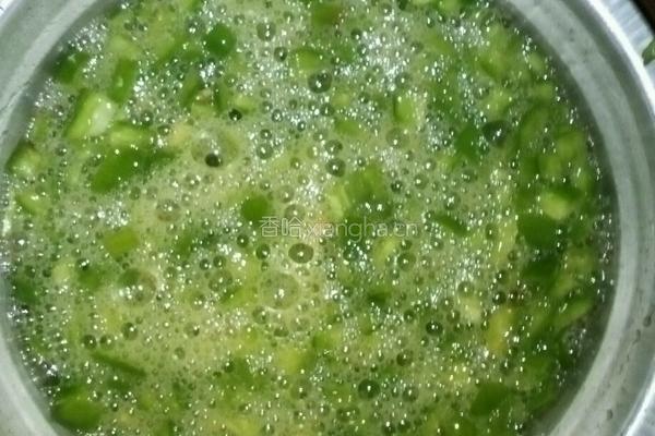 青椒炒鸡蛋的做法图解2