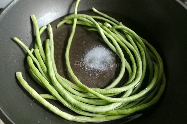 豆角酿肉的做法图解1