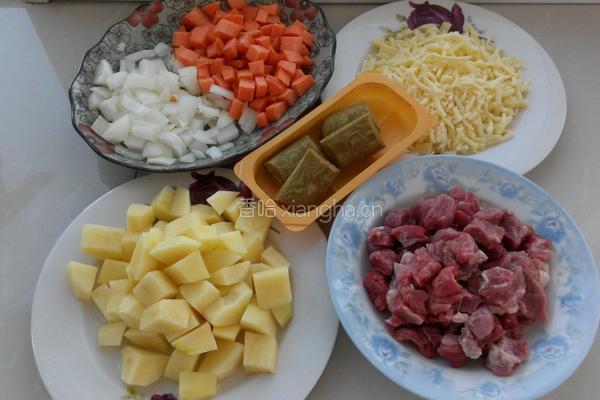咖喱牛肉焗饭的做法图解1