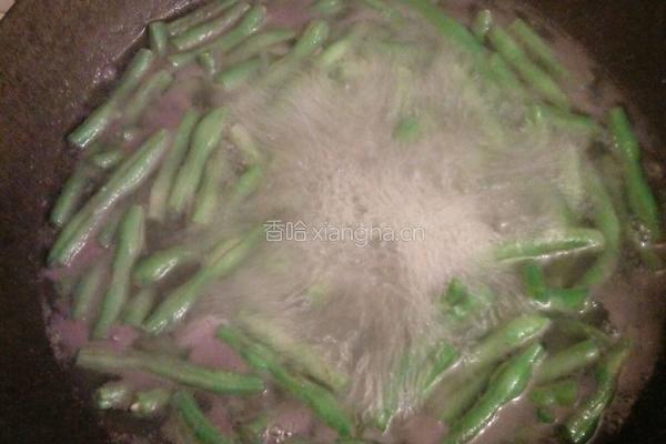 蒜香肉丝豇豆的做法图解3
