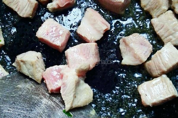 青椒百叶结炒肉块的做法图解4