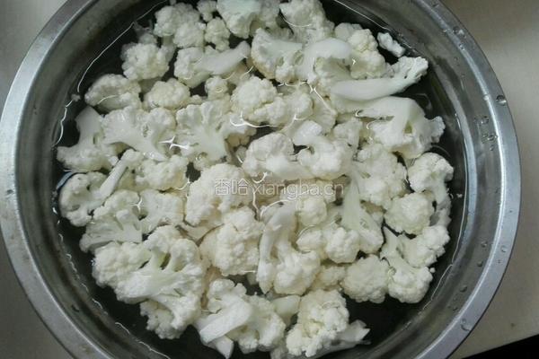 丝瓜炒菜花的做法图解1