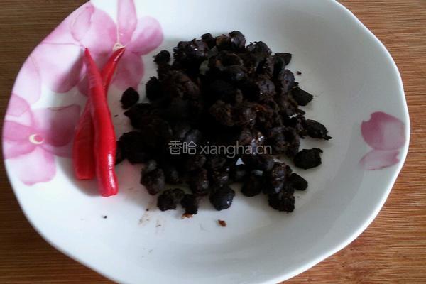 萝卜干炒豆豉的做法图解2