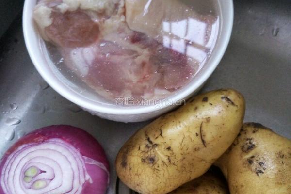 咖喱土豆鸡腿饭的做法图解1