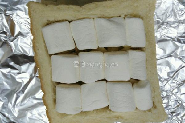 香蕉吐司烤棉花糖的做法图解4