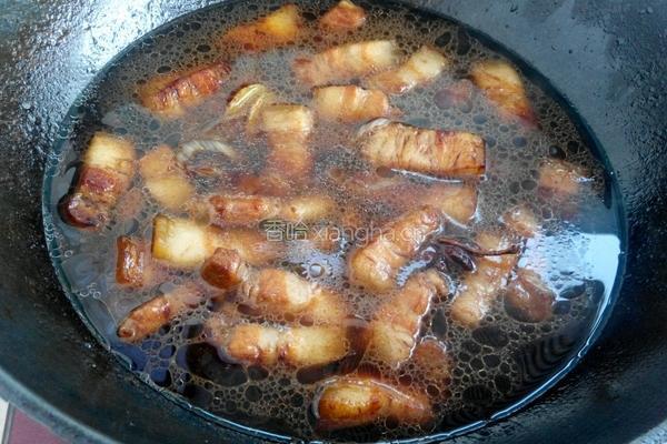 红烧肉炖鹌鹑蛋的做法图解7
