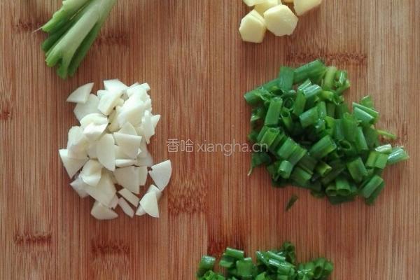 酸菜肉丝粉丝汤的做法图解3