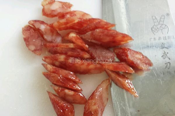 菜花炒腊肠的做法图解2