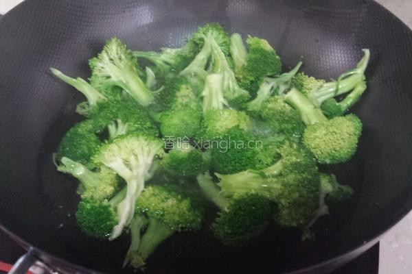 菜花炒腊肠的做法图解3