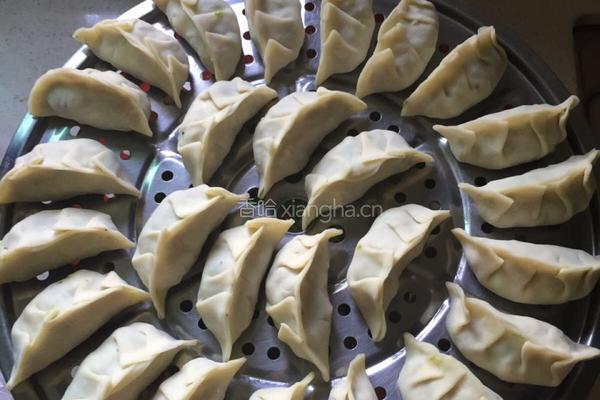 白菜马蹄饺子的做法图解2