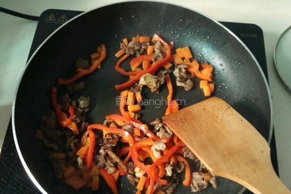 黑胡椒牛肉意大利面的做法图解2