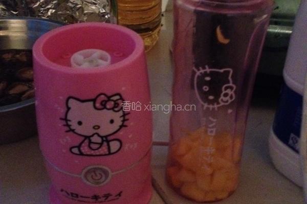 芒果葡萄干酸奶汁的做法图解2