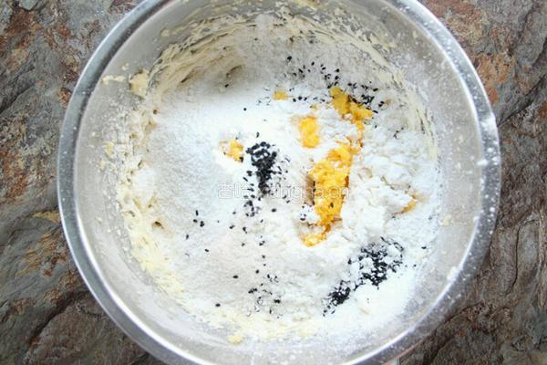 黑芝麻玛格丽特的做法图解3