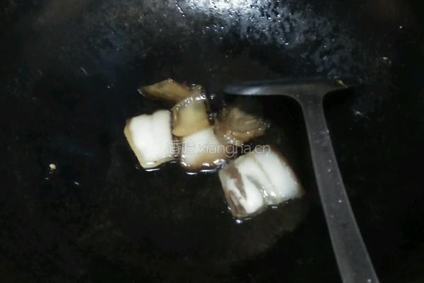 胡萝卜丝炒腊肉的做法图解3