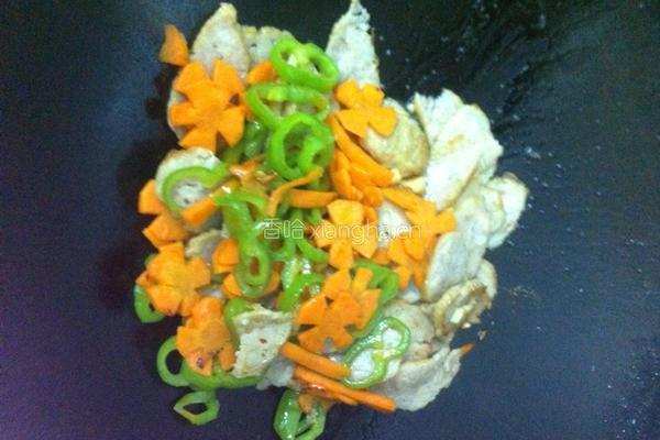 红萝卜炒肉卷的做法图解6