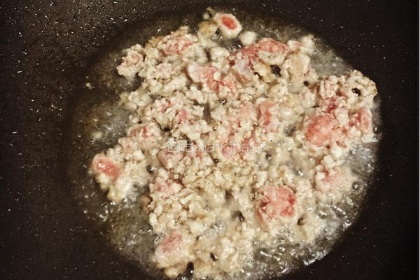 肉末香芹炒麻食的做法图解6
