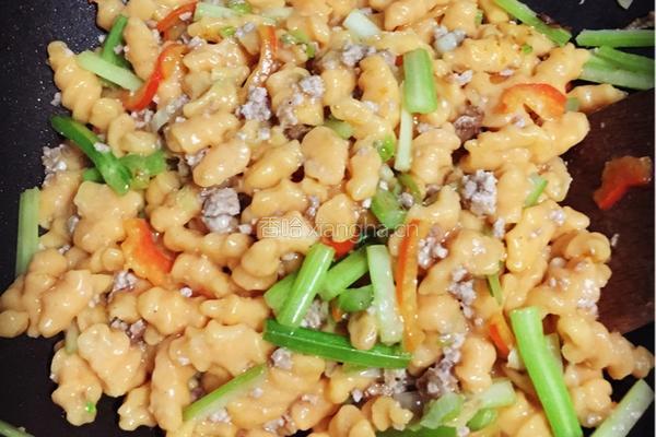 肉末香芹炒麻食的做法图解10