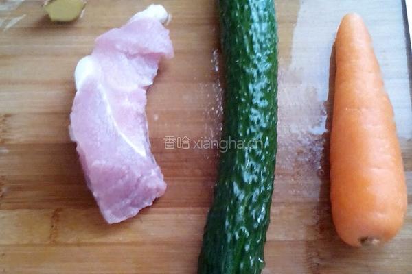 双色炒肉丁的做法图解1