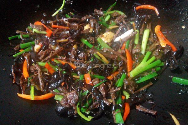 手撕牛肉炒木耳的做法图解8