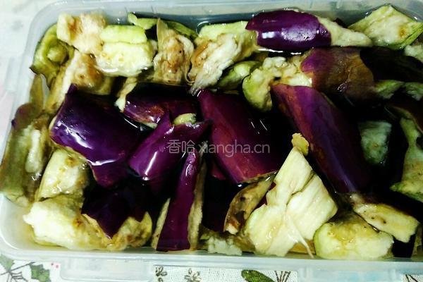 红烧肉焖茄子的做法图解1