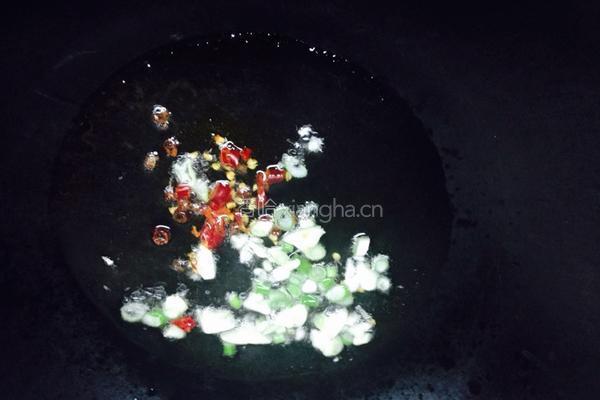炝拌卷心菜丝的做法图解3