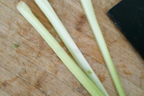 肉炒芹菜的做法图解1
