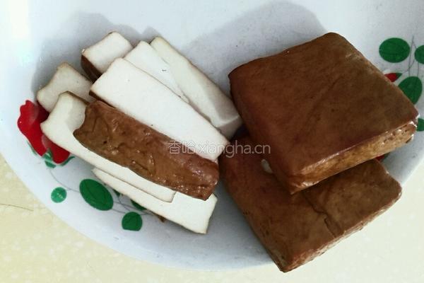 香干肉片娃娃菜的做法图解3