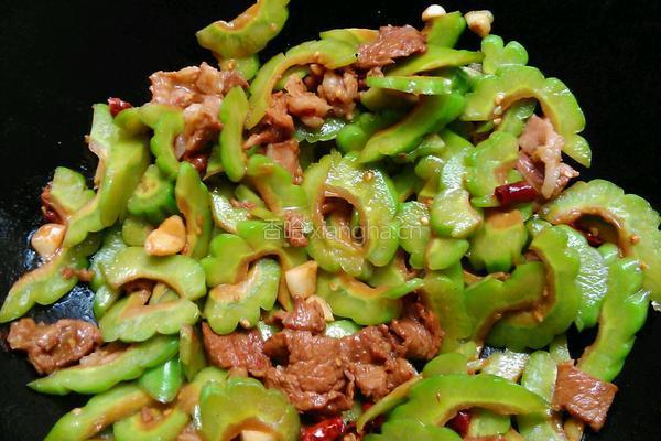 苦瓜炒肉的做法图解9