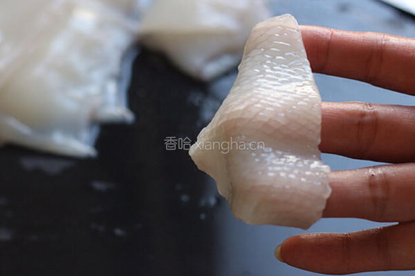 香辣鱿鱼花的做法图解3