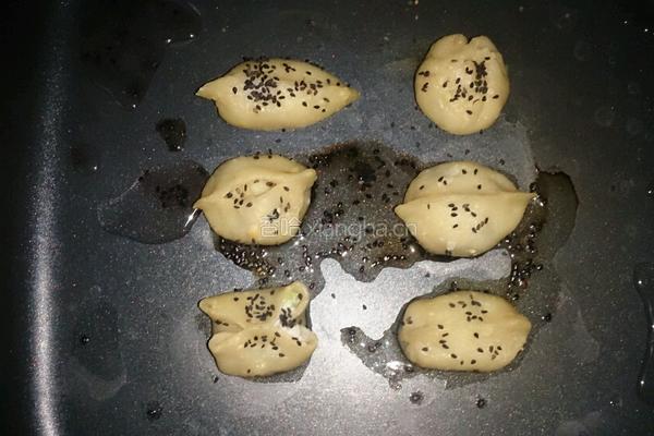 鱼泥花饺会包子的做法图解12
