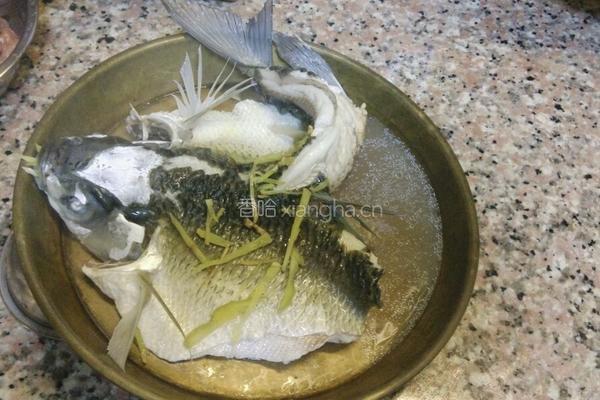 清蒸鲩鱼的做法图解3